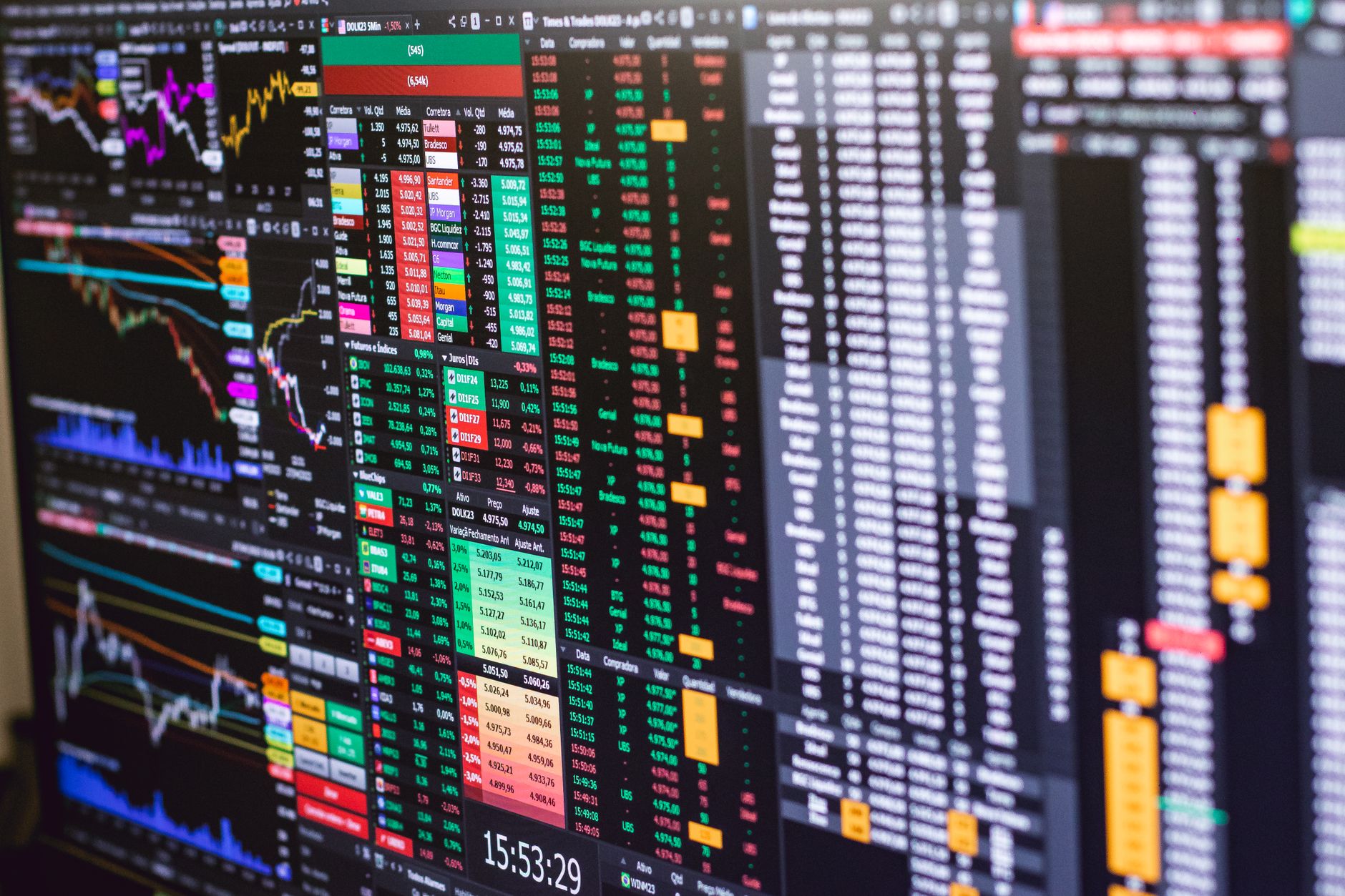 SOXX vs SMH vs DRAM: The Semiconductor ETF Battle That Will Define Your AI Portfolio